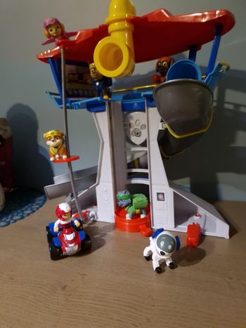 Ensemble Tour de contrôle et personnages Pat Patrouille