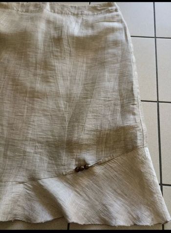 Jupe beige taille 44 au genou
