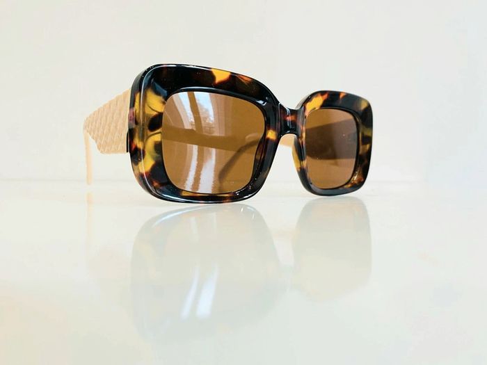 Lunette de soleil femme rectangulaire façade marron léopard bras beiges uvprotection catégorie 3 - photo numéro 3