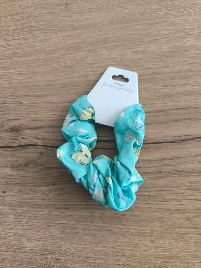Chouchou bleu clair avec papillons - photo numéro 2