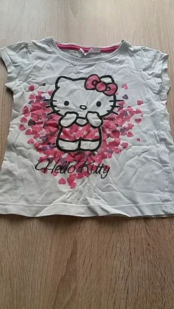 Tshirt manches courtes hello kitty taille 4 ans