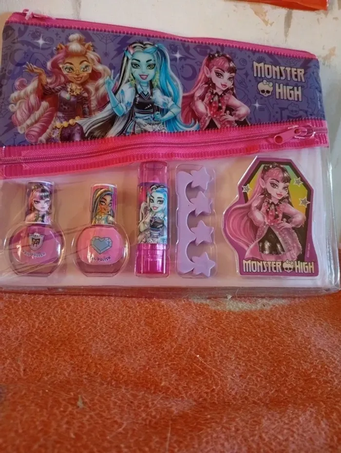 Trousse maquillage Monster High garnie neuf dès 3 ans - photo numéro 1