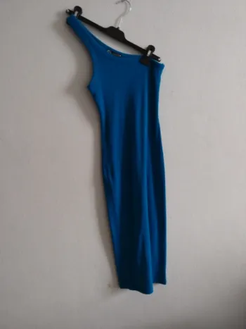 Robe moulante mono epaule taille S