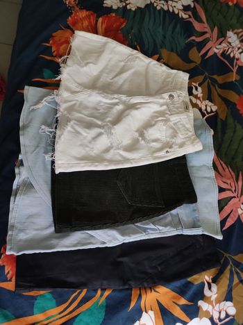 Lots de 4jupes fille