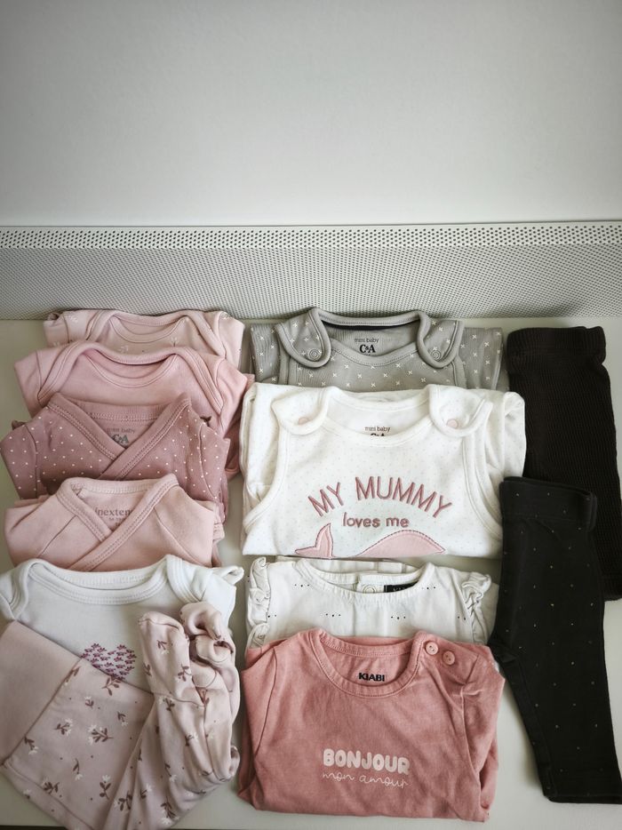 Lot bodies et salopettes bébé fille 1 mois