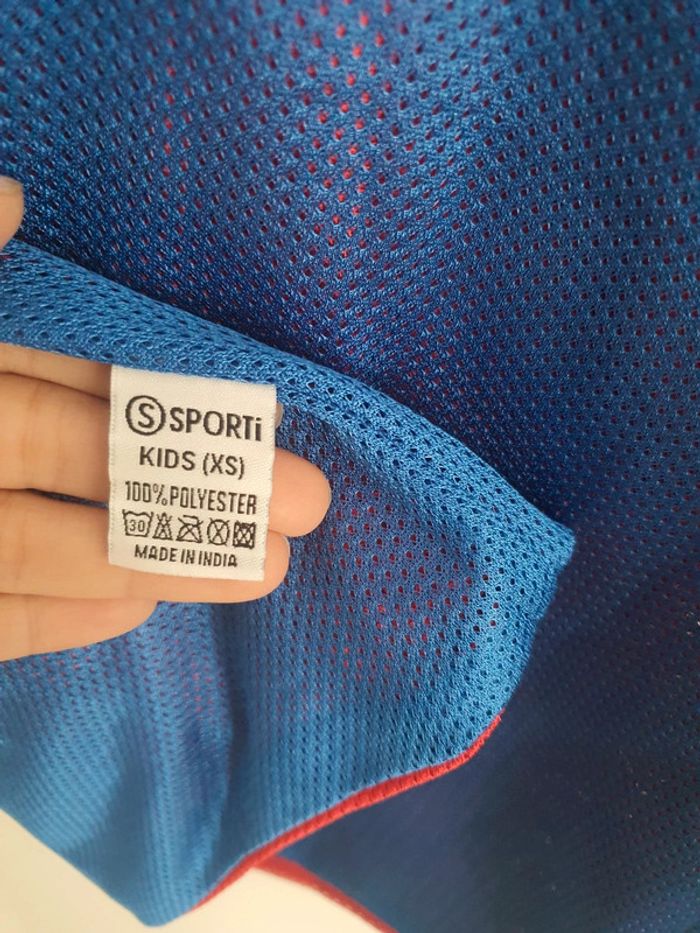 Maillot sport réversible bleu/rouge. 9/12ans - photo numéro 3