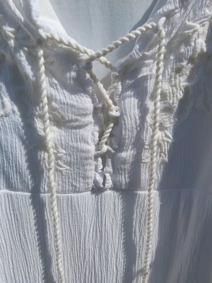 Robe blanche à bretelles - photo numéro 3