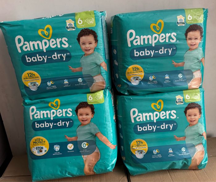 136 couches Pampers baby dry taille 6