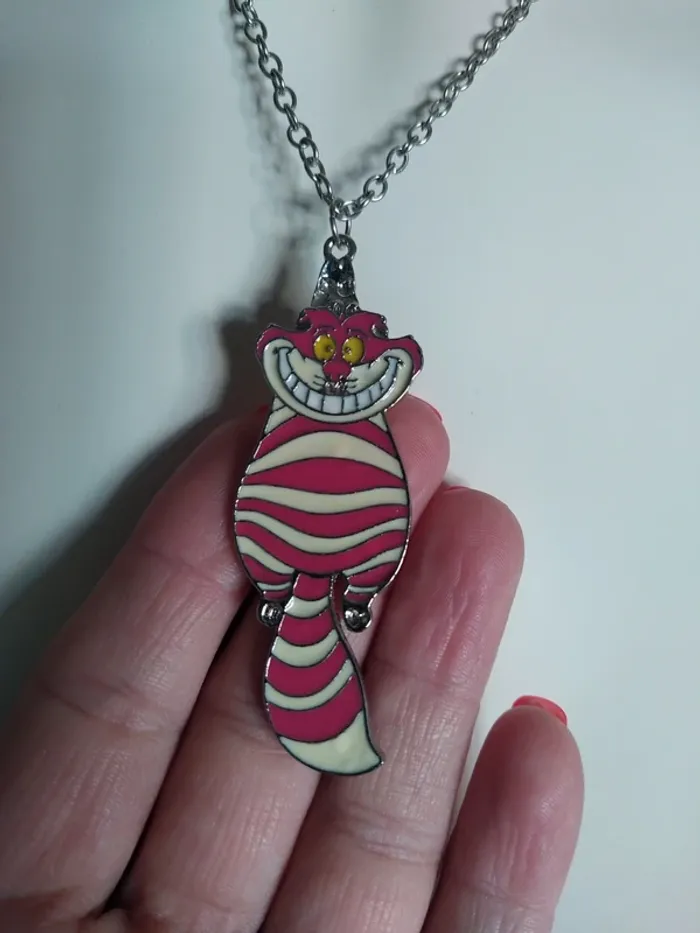 Collier necklace Disney Alice Chat du Cheshire cat dreamlight valley - photo numéro 2