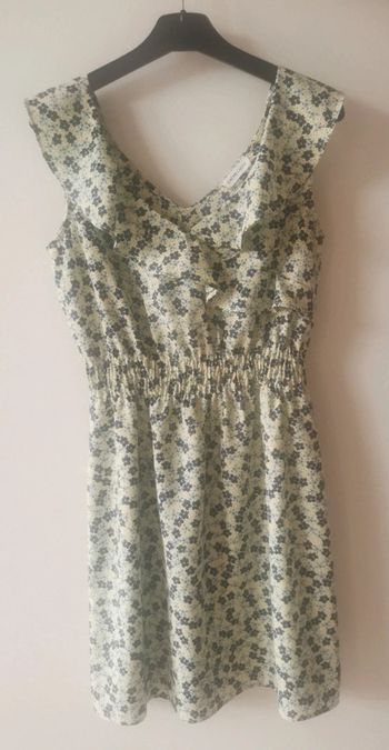 Robe fraîche avec ceinture elastiquée