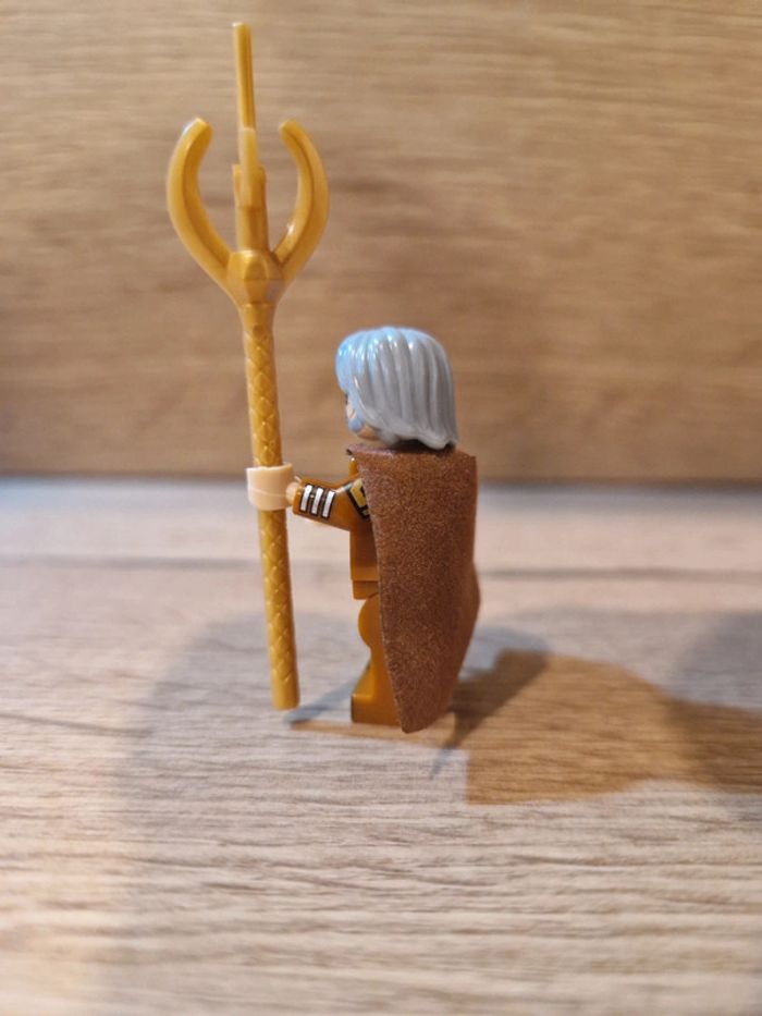 Figurine type lego Odin Thor Marvel - photo numéro 2