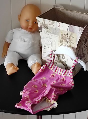 Maillot de bain 1 pièce fille 3 ans – Volant bas, motif fraises 🌸