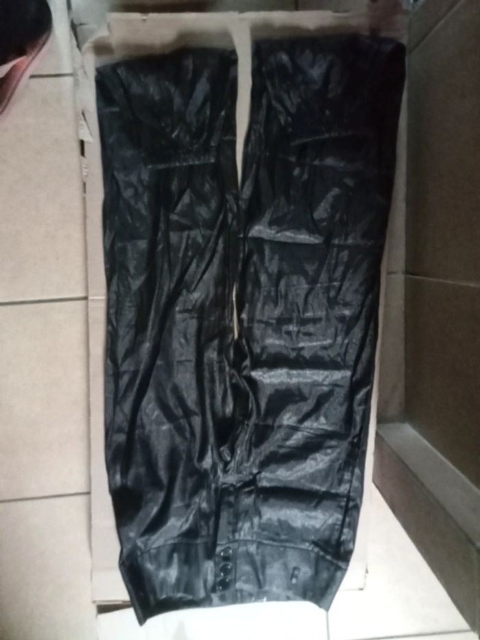 Pantalon noir qui brille pour femme - photo numéro 7