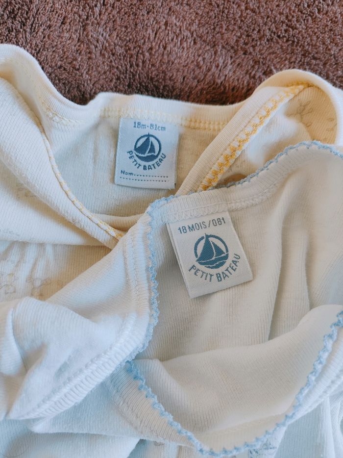 Lot 2 bodies mc blanc et jaune Petit Bateau 18 mois - photo numéro 2