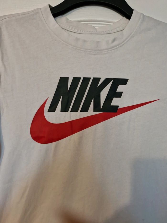 Tee-shirt nike taille s - photo numéro 2