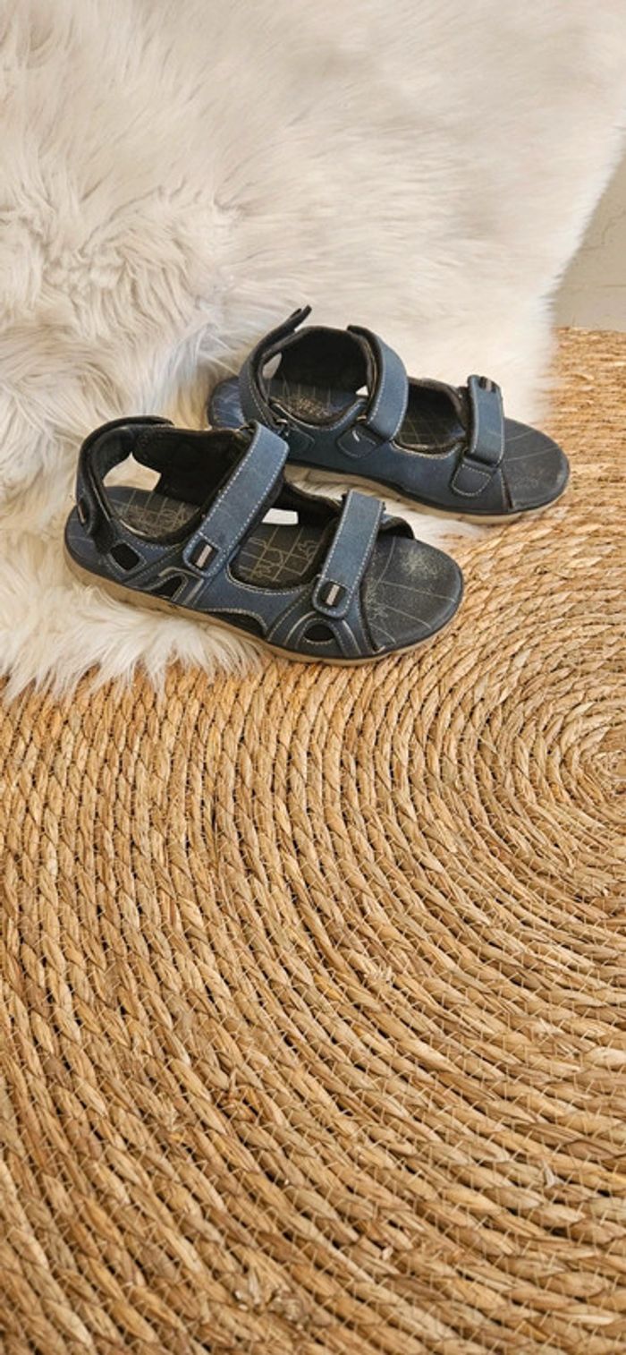 Paire de sandales garçon taille 34 à scratch été