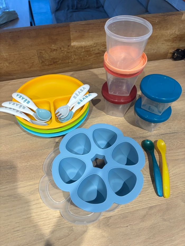 Lot beaba, assiettes, couverts et pots de conservation