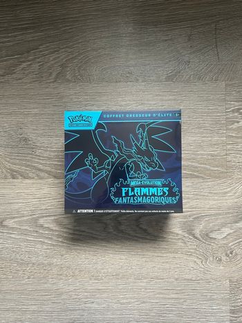 Pokémon etb Flammes Fantasmagoriques avec défaut 
