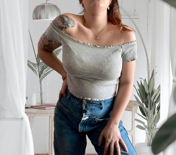 Crop top gris épaules découverte H&M taille M très bon état - photo numéro 3