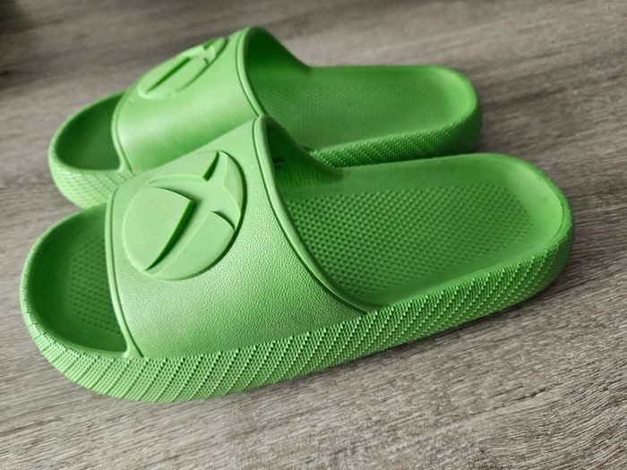 Claquettes xbox neuves pointure 36 - photo numéro 2