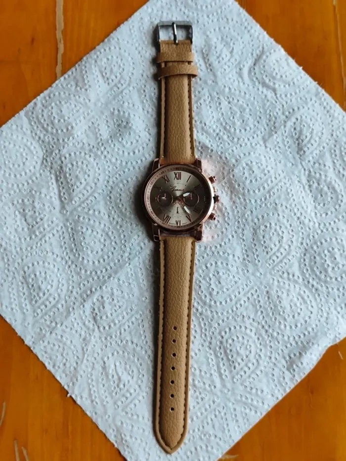 Montre beige & rose dorée, style vintage classique - photo numéro 3