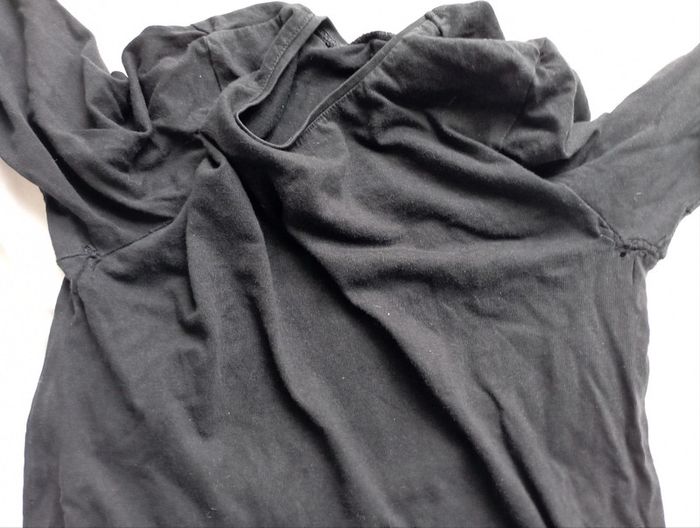 Lot 4 maillots de corps manques diverses 10 ans 3€5 - photo numéro 4