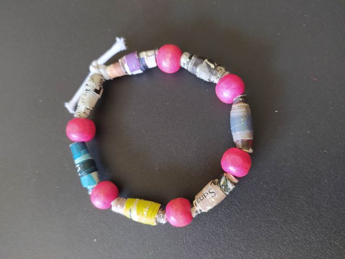 Bracelet multicolore papier journaux - photo numéro 2