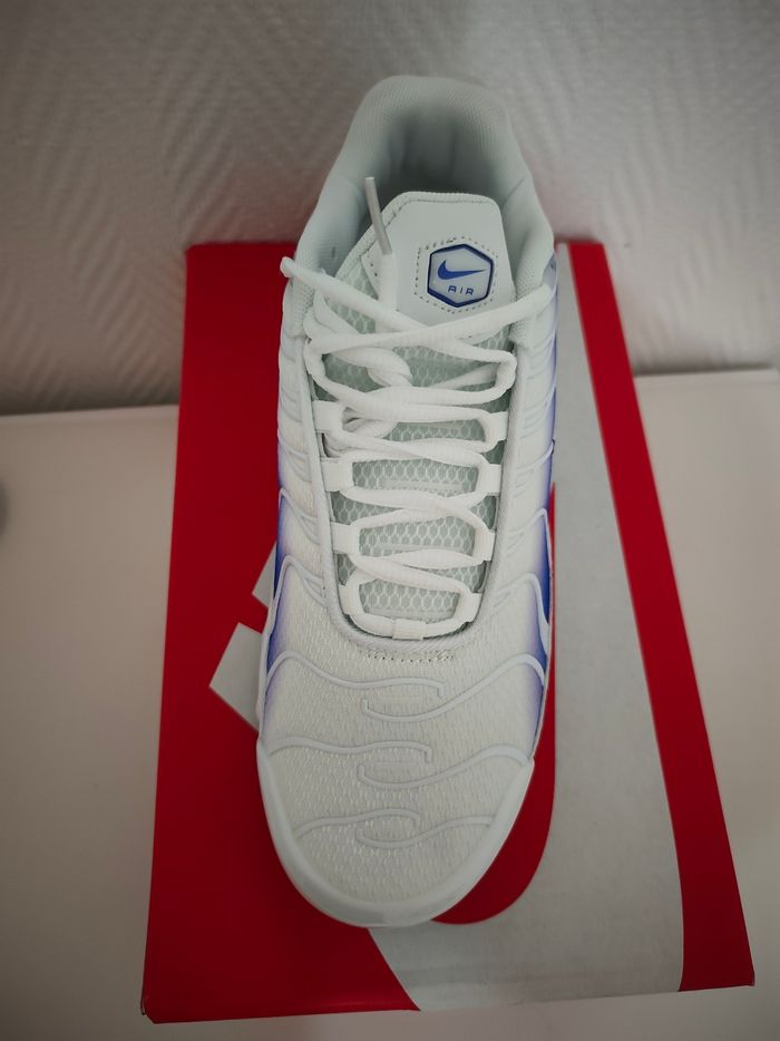 Nike air Max plus taille 43 Neuf avec étiquettes et emballage. - photo numéro 4