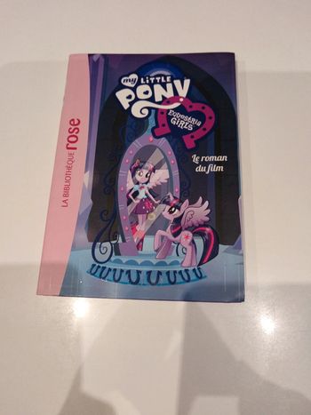 Livre my little pony Le roman du films equestrian girls