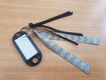 Porte clé ruban neuf