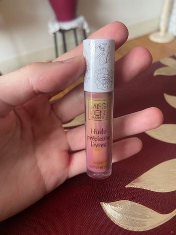 Huile précieuse lèvre Miss Den Paris 