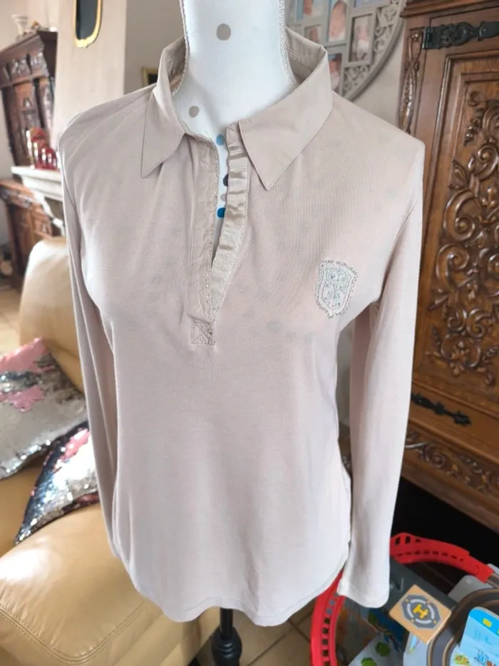 Joli haut beige clair avec broderies et perles - photo numéro 5