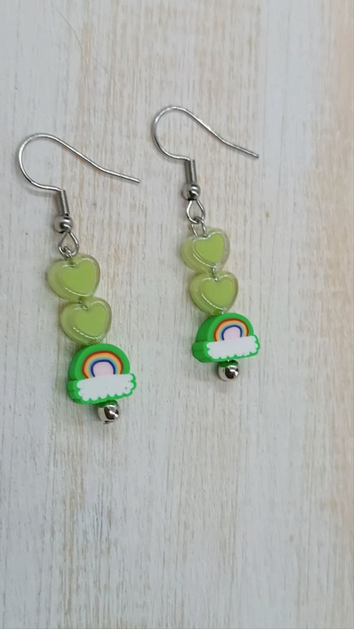 Jolies boucles d'oreilles pendantes