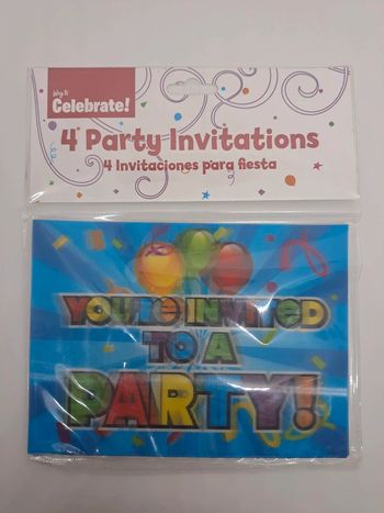 Lot de 4 cartes d'invitations avec leur enveloppe.
14x10cm.
NEUVE. You're invited to a party bleu