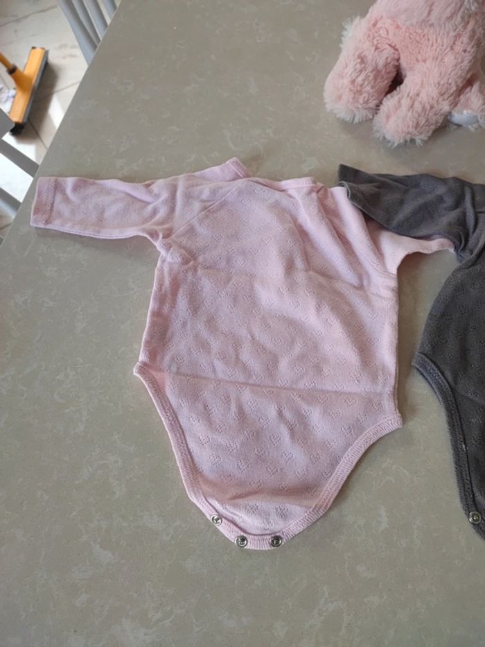 Lot 2 bodys 1 mois 🩷🩶 - photo numéro 6