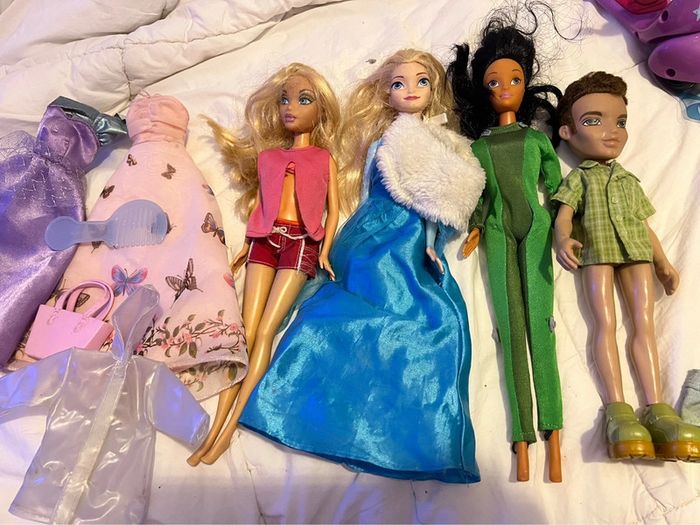 Lot barbies - photo numéro 2