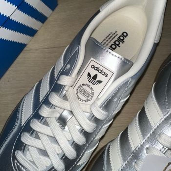 Basket Adidas Gazelle Indoor en cuir Taille 43 Argenté Neuves - photo numéro 4