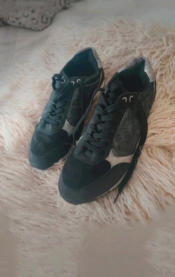 Baskets noires et argent Moa