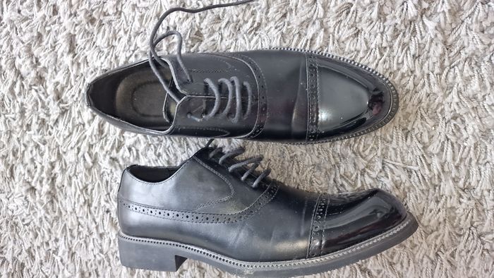 Pair de chaussures sur homme noir szmelle confort p 39 mat et vernies