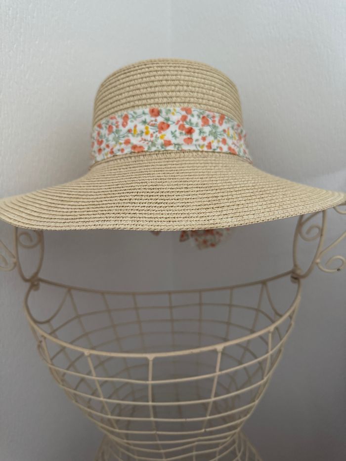 Chapeau femme avec ruban