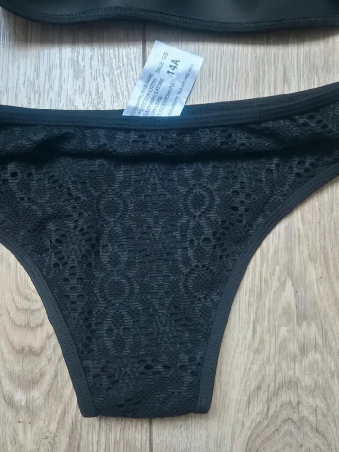 Maillot de bain "la halle" 2 pièces broderies anglaises noir 14 ans neuf jamais porté - photo numéro 3