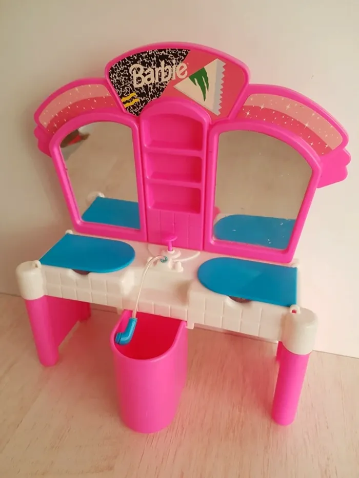 Salon de beauté Barbie et ses enfants - photo numéro 15