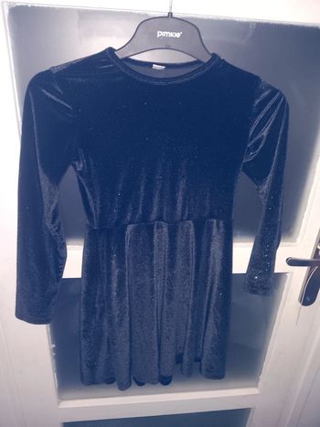 Robe noire brillante 10 ans