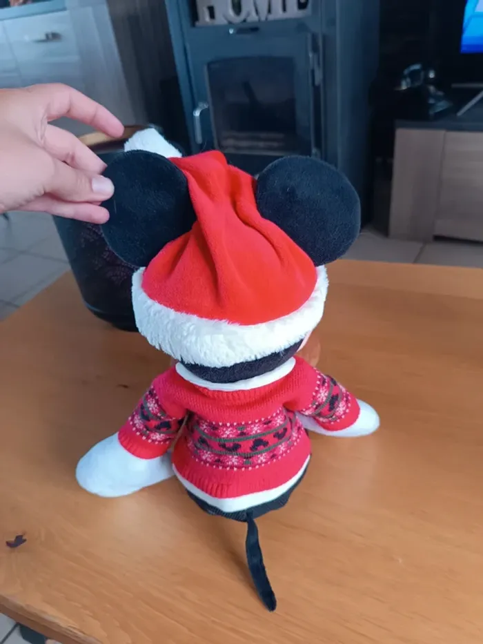 Peluche Mickey Noël Disney 2018 authentique - photo numéro 3