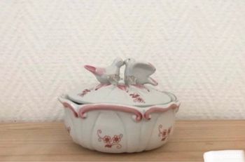 Sucrier en céramique blanche décoré d’oiseaux et fleurs roses