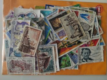 Pochette 13  de 100 timbres français