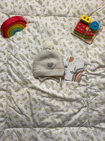 bonnet en laine doublé polaire avec pompon gris paillettes tape à l'oeil