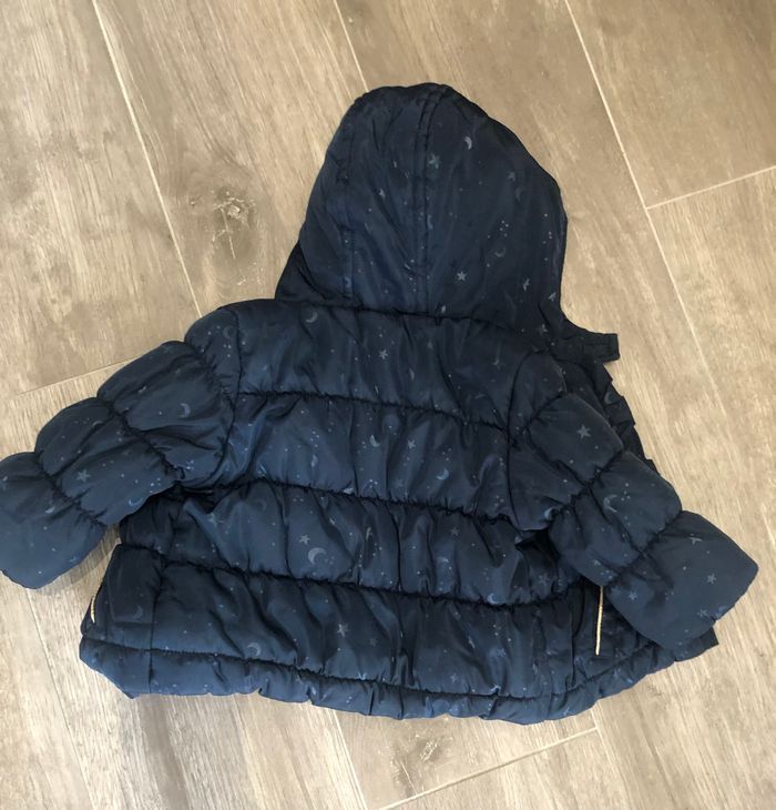 Doudoune marine Kiabi taille 6 mois marine - photo numéro 2