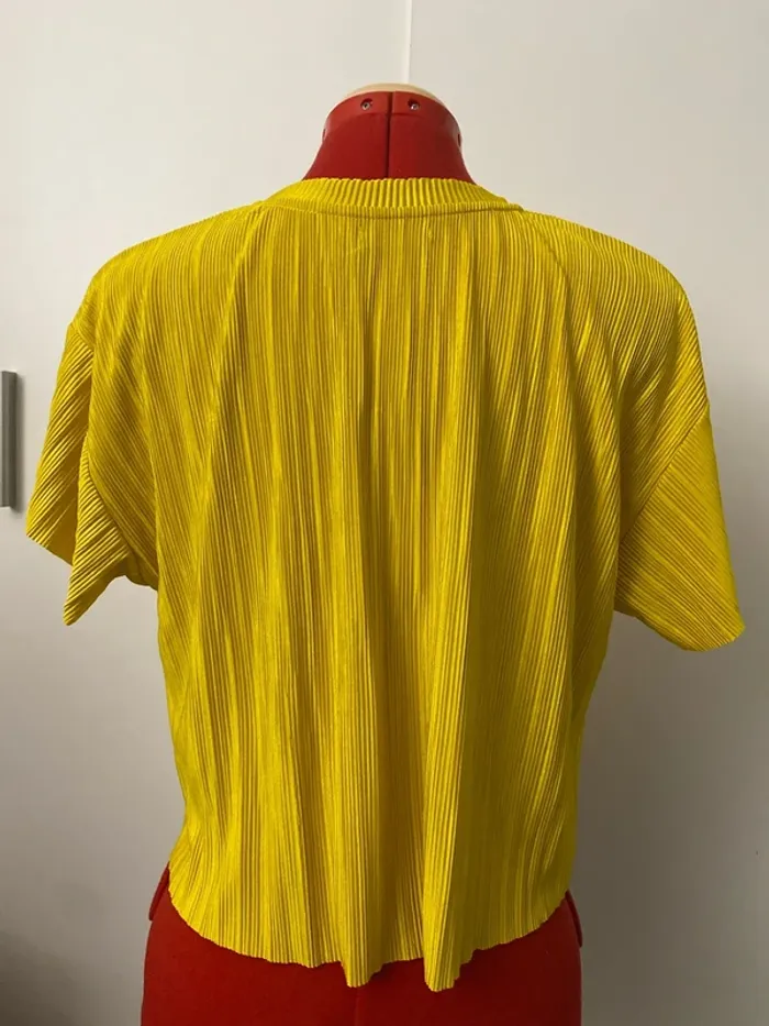 Top manches courtes plissé jaune Bershka - photo numéro 3