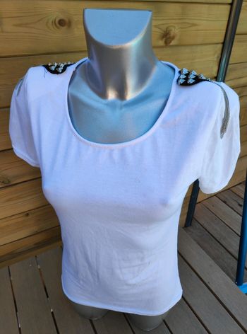 Tee shirt blanc avec epaulettes